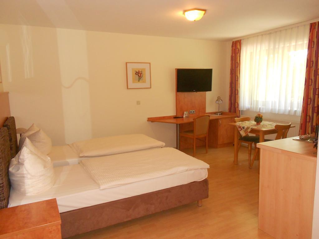 Apartment-Pension Schwalbennest Herzogenaurach Szoba fotó